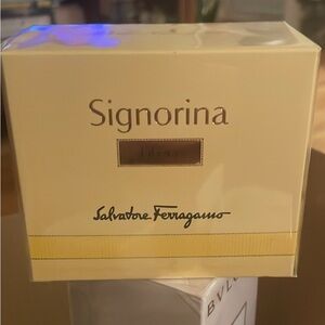 SALVATORE FERRAGAMO SIGNORINA ‘LIBERA’ 50ml
BNIB sealed